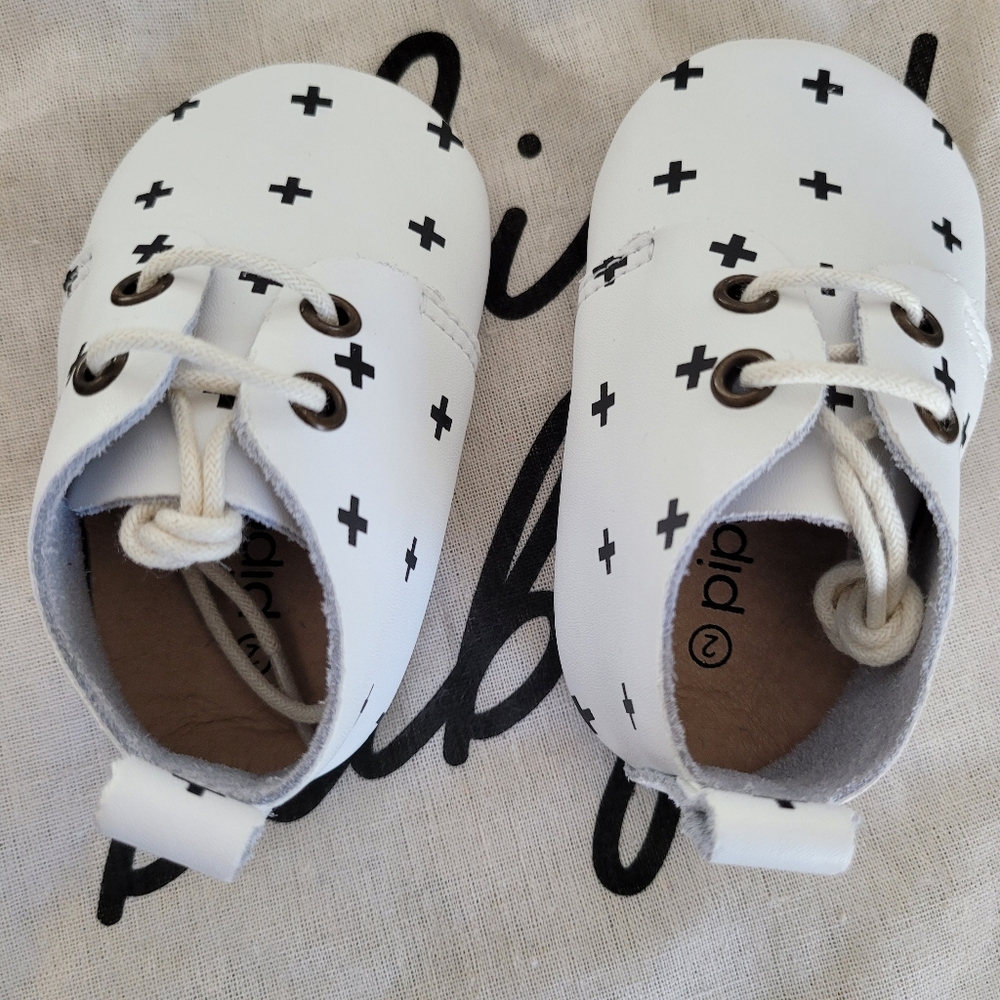 Softsole Oxfords - Picture 2 of 3